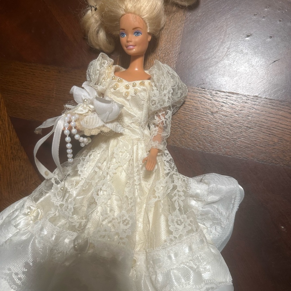 VINTAGE. MATTEL 1966 BARBIE DOLL BLUE EYE BLONDE HAIR(AS PICTURED)